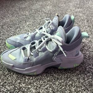 Jordan’s Mens Purple Basketball Shoes